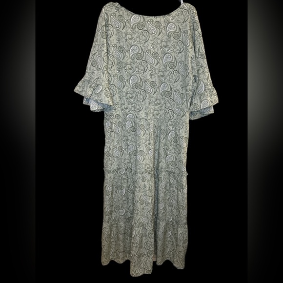 ASOS x Violet Romance Plus midaxi dress with ruffle sleeves in paisley print - Picture 2 of 6